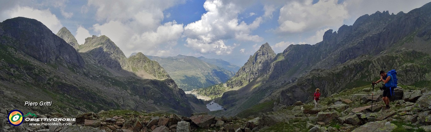 39 Panoramica sulla Valle della Pietra e i laghi.jpg